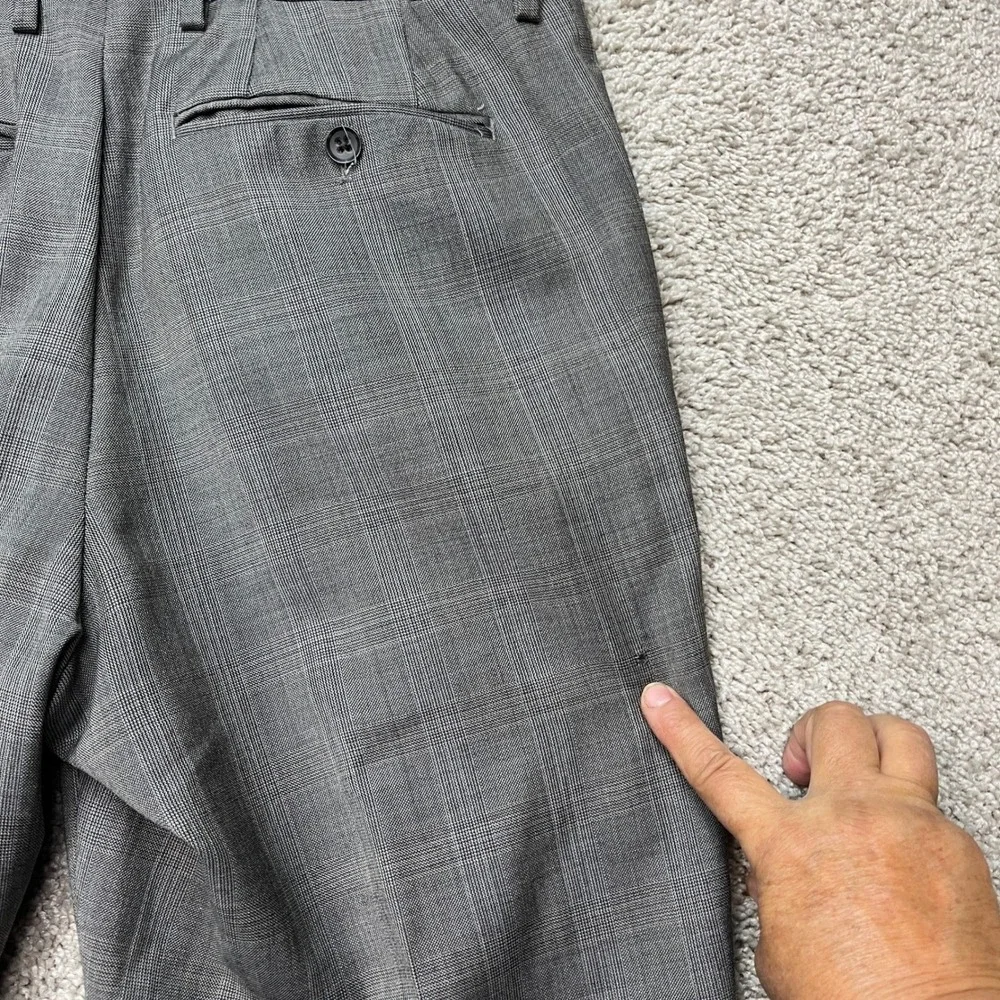 Banana Republic small hole